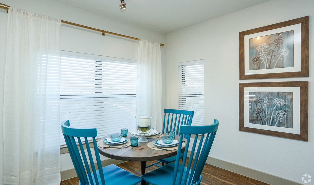 Bright dining room with large windows and round table, The Columns at Shadow Creek Ranch, 12325 Shadow Creek Pkwy., Pearland, TX 77584